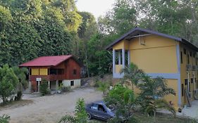 Country House Pulai Holiday Village 布赖旅游乡村